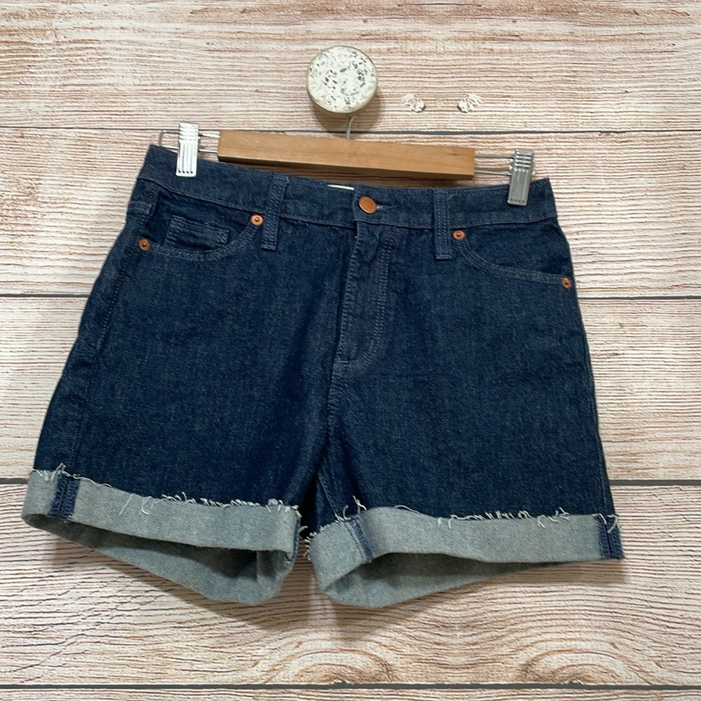 Woman’s Universal Thread 0 25R lndigo Denim Shorts